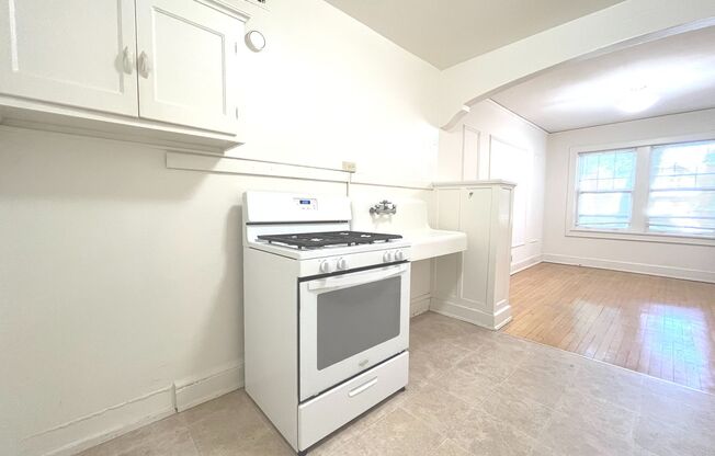 1 bed, 1 bath, $1,195, Unit 2