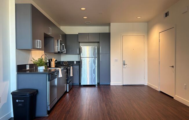 2 beds, 2 baths, 890 sqft, $2,450, Unit 212