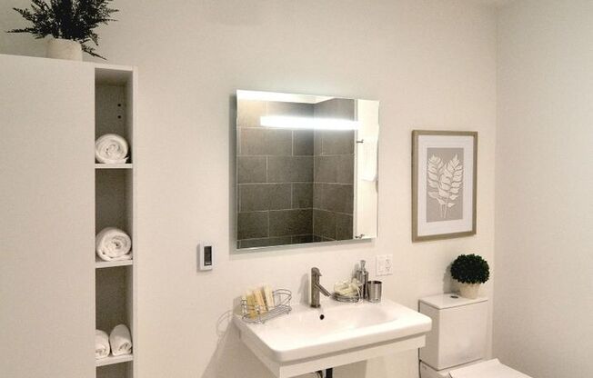 1 bed, 1 bath, 700 sqft, $2,295, Unit 202