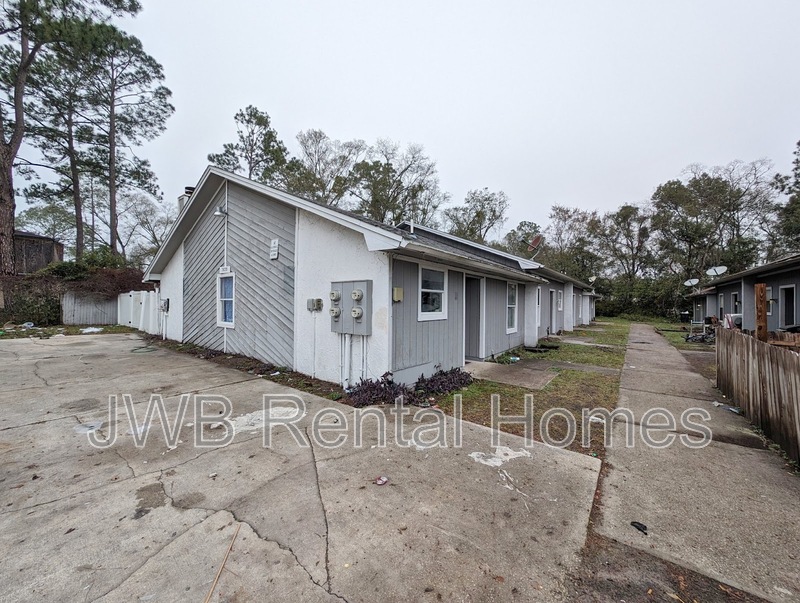 7635 INDIAN LK DR