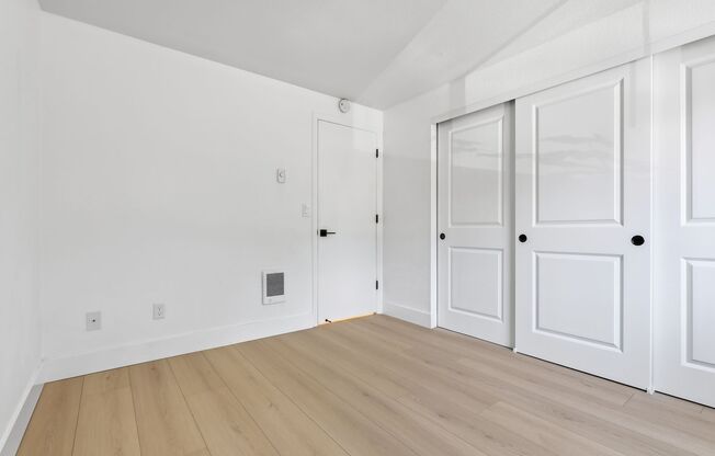 2 beds, 1 bath, 803 sqft, $1,592, Unit CMV 12223 - 305