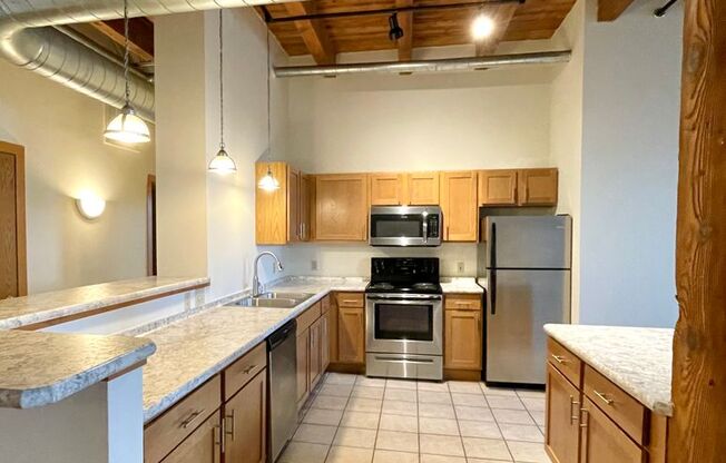 3 beds, 2 baths, 1,360 sqft, $2,800, Unit 307