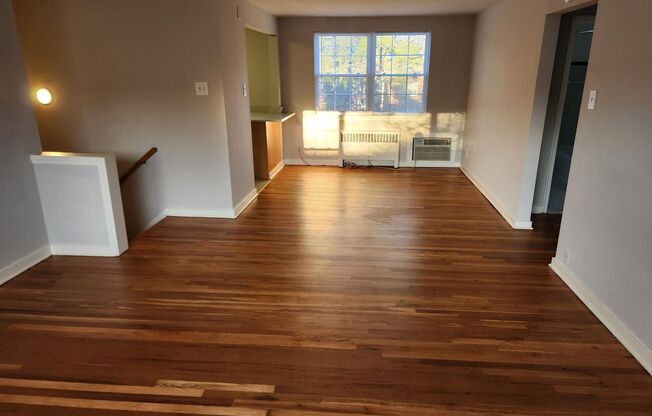 2 beds, 1 bath, 897 sqft, $2,205, Unit G-10