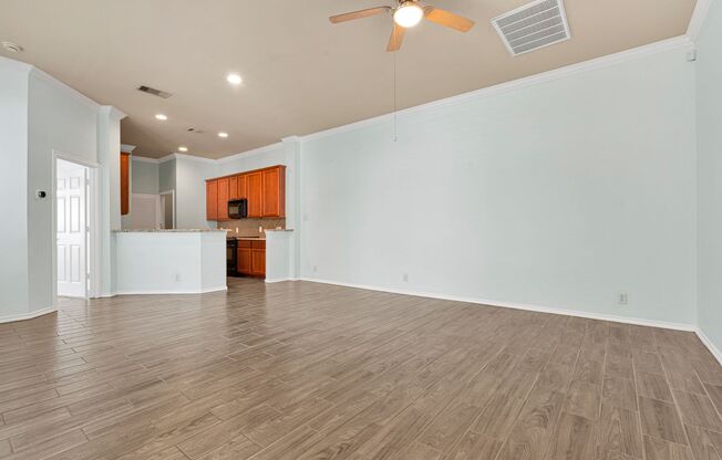 Beautiful 3 bedroom townhome available for rent for ASAP move in!!!! Medical Center Area!!!