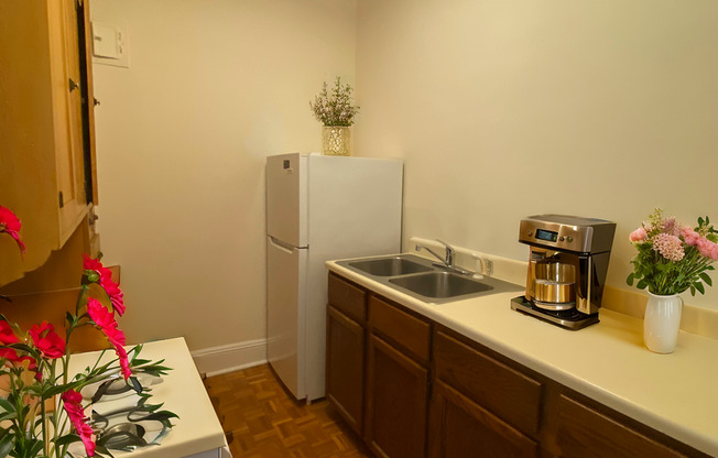 1 bed, 1 bath, $950, Unit 303