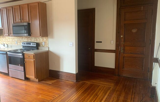 Studio, 1 bath, $1,050