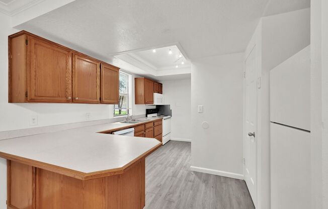 2 beds, 1 bath, 900 sqft, $1,200, Unit P-2