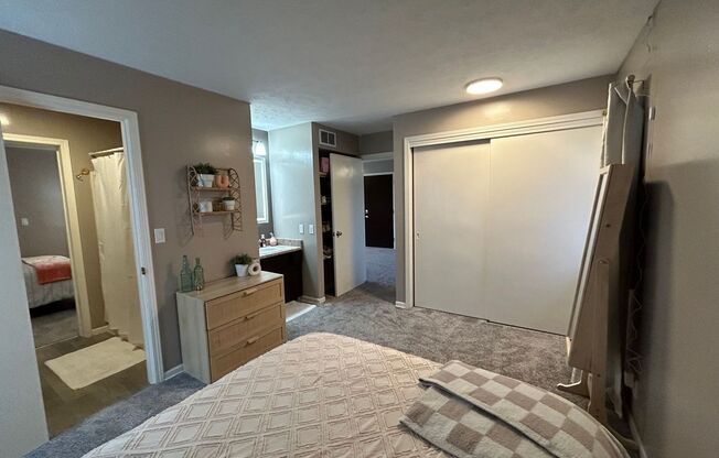 2 beds, 1.5 baths, 680 sqft, $949, Unit 8534