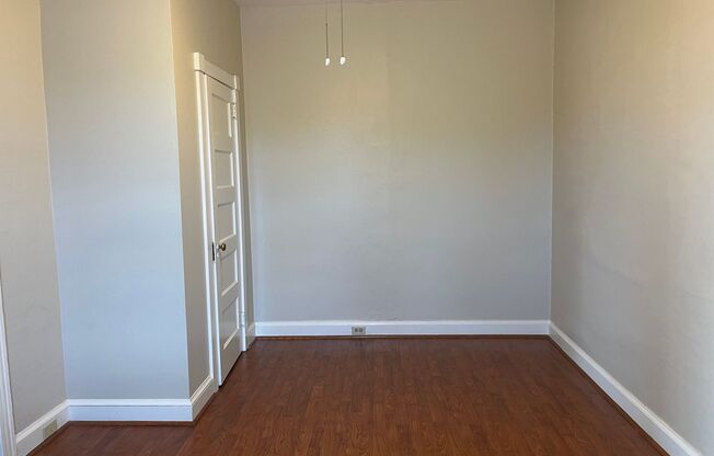 1 bed, 1 bath, $1,050, Unit 145 E. Vine St. Apt. 4