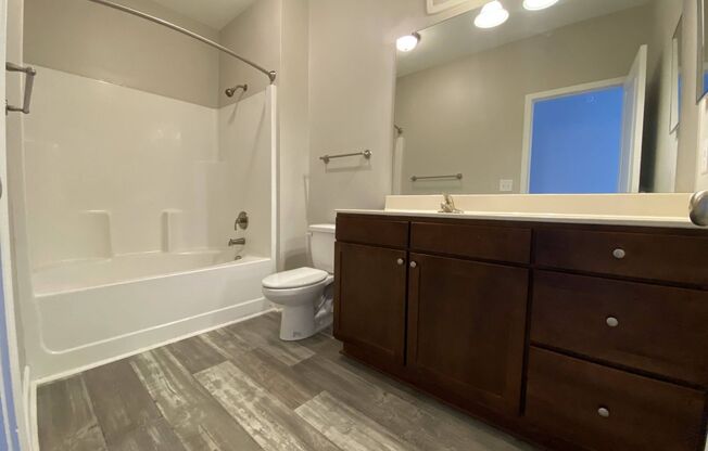 2 beds, 2 baths, 1,160 sqft, $1,899, Unit 40-202