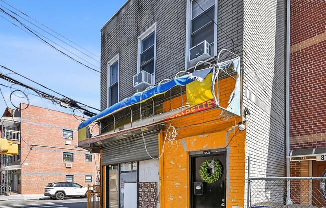 880 GLENMORE AVE