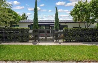 2484 SW 25 ST