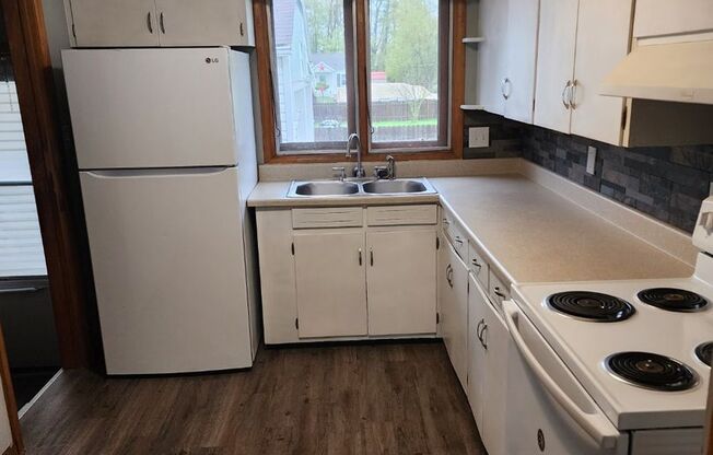 2 beds, 1 bath, $950