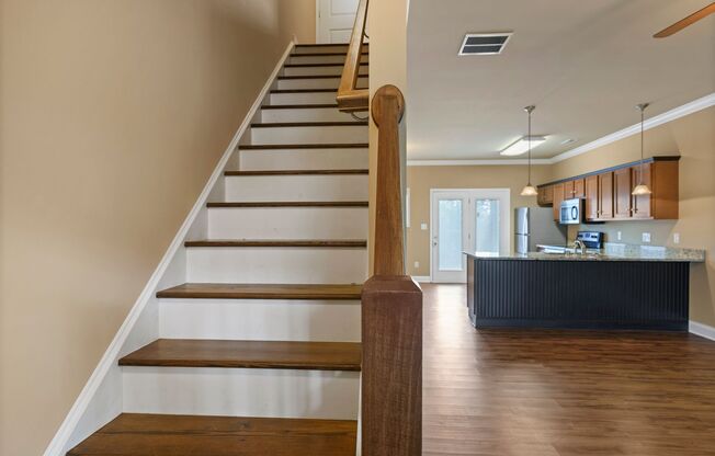 2 beds, 2.5 baths, 1,115 sqft, $985, Unit 62