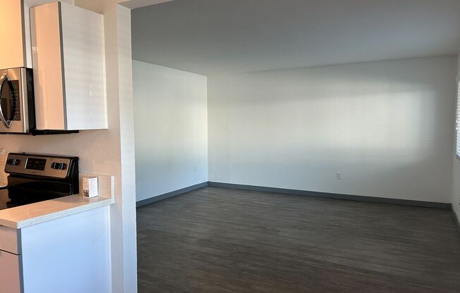 2 beds, 1 bath, 950 sqft, $2,945, Unit D025