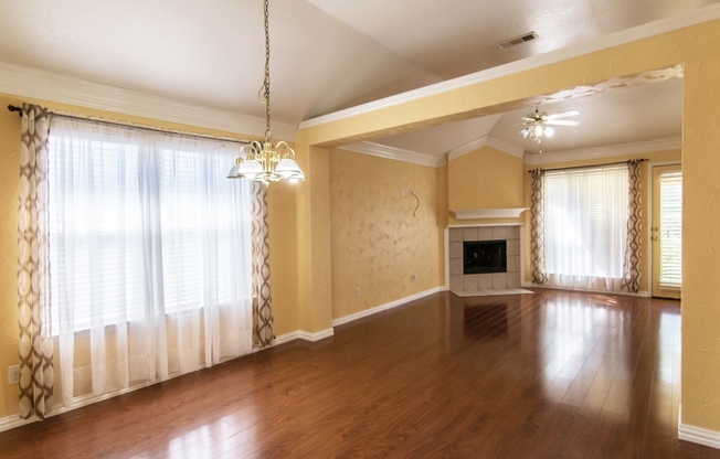 118 DRAKE LN