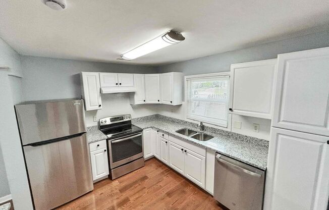 Spacious 2 BR/2.5 BA Townhome in Marietta – Prime Location Near I-75!