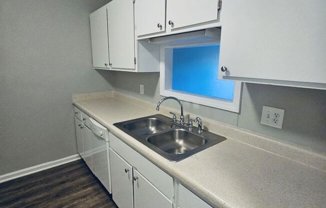 3 beds, 2 baths, 1,200 sqft, $1,395, Unit 1515