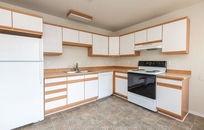 Bright and spacious 2 bedroom home!