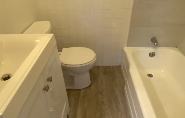 1 bed, 1 bath, $2,000, Unit 7