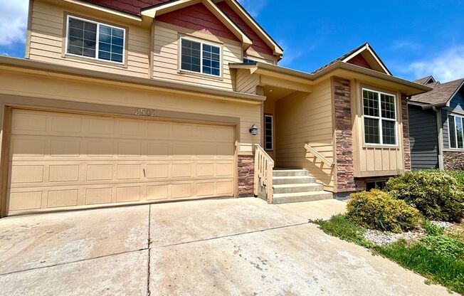 Beautiful 4 Bed, 3 Bath House in Maple Hill!