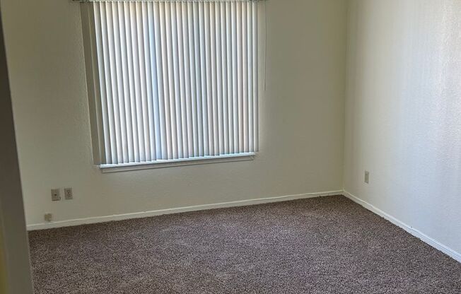 1 bed, 1 bath, 758 sqft, $955, Unit 33