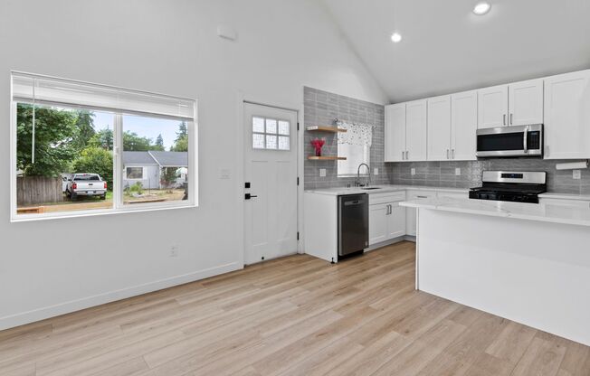Modern 3-Bed Home Near JBLM with Vaulted Ceilings and Stylish Upgrades