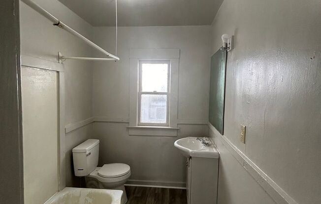 2 beds, 1 bath, $765