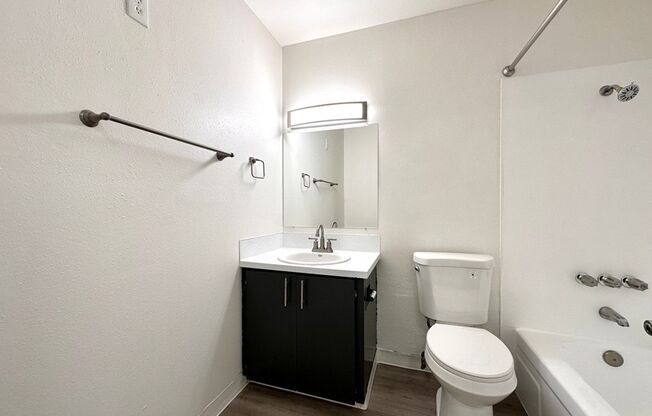 2 beds, 1 bath, 700 sqft, $1,315, Unit 25