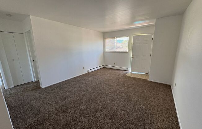 2 beds, 1 bath, $1,095