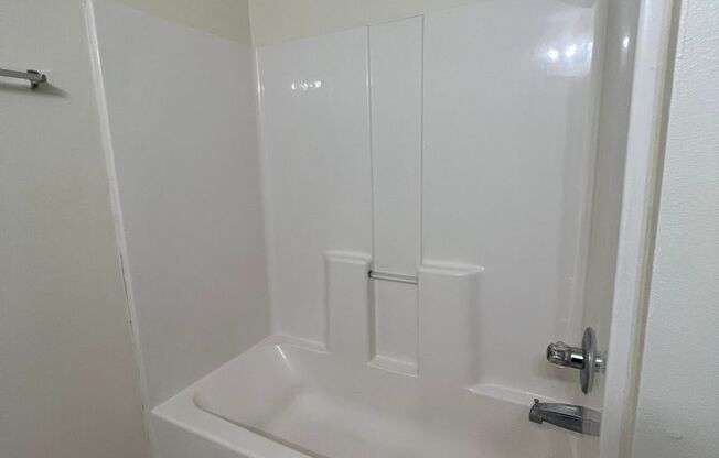 3 beds, 2 baths, $1,350