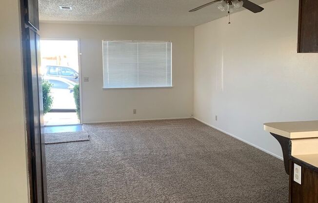 2 beds, 1 bath, 950 sqft, $1,300, Unit #9