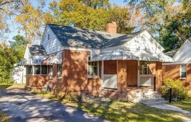 Cozy 2bd/1ba brick cottage near downtown Columbia