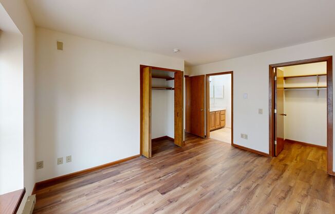 2 beds, 2 baths, 950 sqft, $1,795, Unit 7670CA