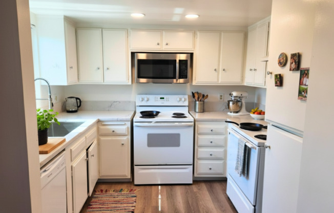 Beachside 2-Bed + 2-Bath | 2116 Nelson Avenue Redondo Beach, CA 90278