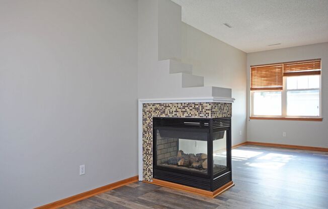 AVAIL 06/10 - Renovated 3 Bed 2.5 Bath in Shakopee - Make it yours Today!