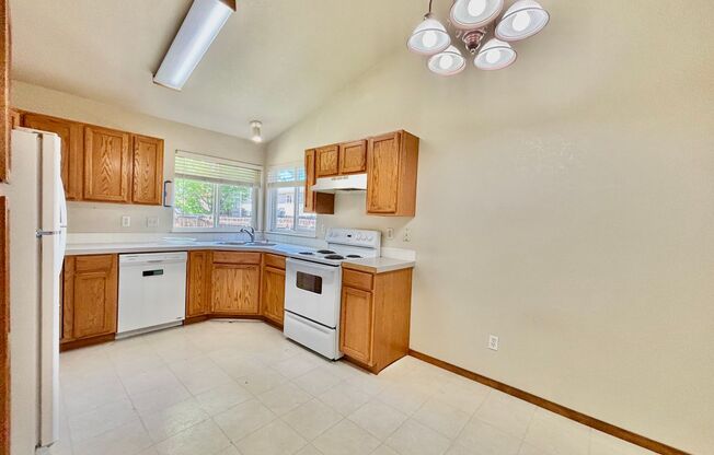 Beautiful Duplex with Attached Garage and Fenced Backyard!