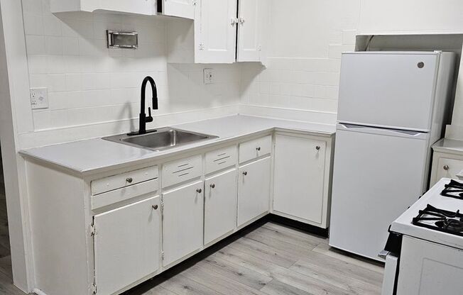 1 bed, 1 bath, 465 sqft, $1,050, Unit 7