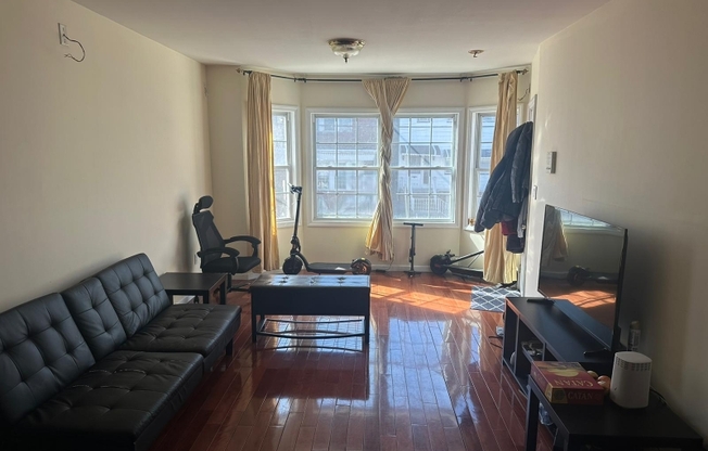 208 CAMBRIDGE AVE