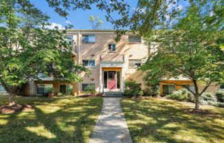 Bright Top-Floor 2BR Condo with Balcony in Parkside Community