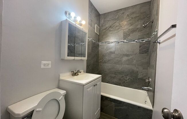 3 beds, 2 baths, $2,495, Unit 4515-3D