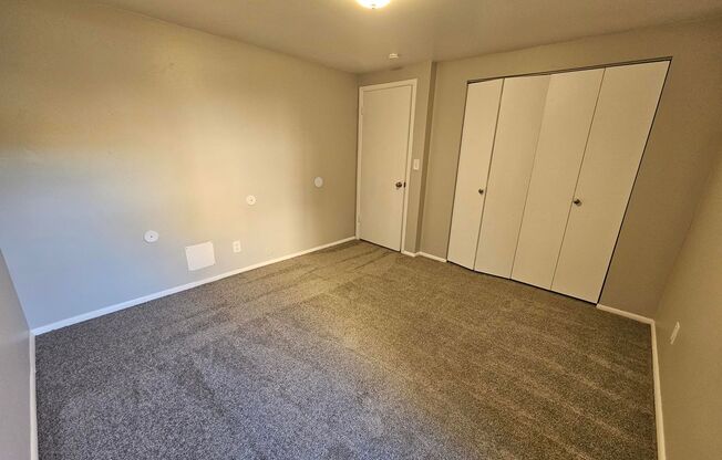 2 beds, 1 bath, 864 sqft, $1,295, Unit Unit 42