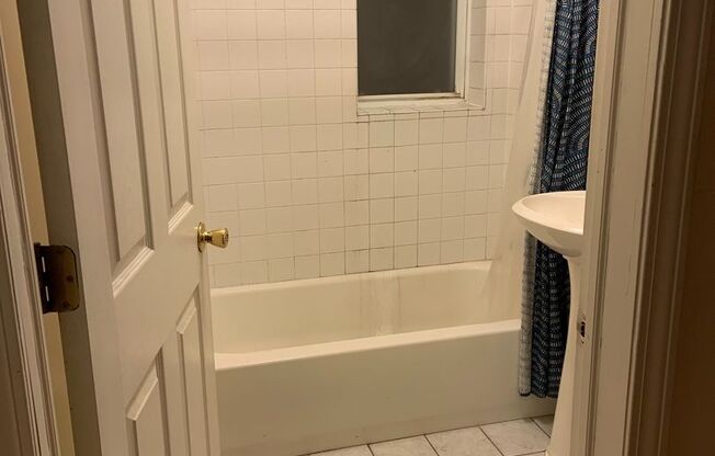 1 bed, 1 bath, 705 sqft, $2,275, Unit 638-55G