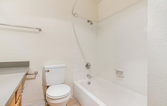 1 bed, 1 bath, 547 sqft, $1,300, Unit 8