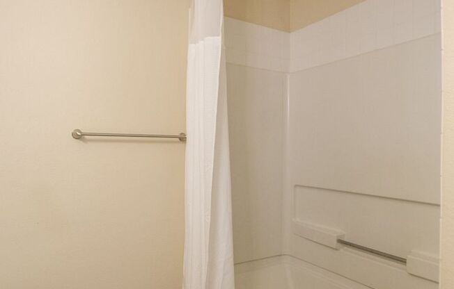 3 beds, 2 baths, $2,995, Unit UNIT 507