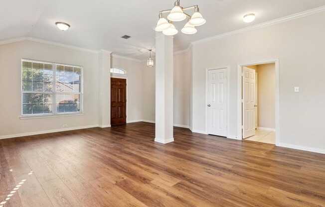 335 HIGHLAND GLN TRL