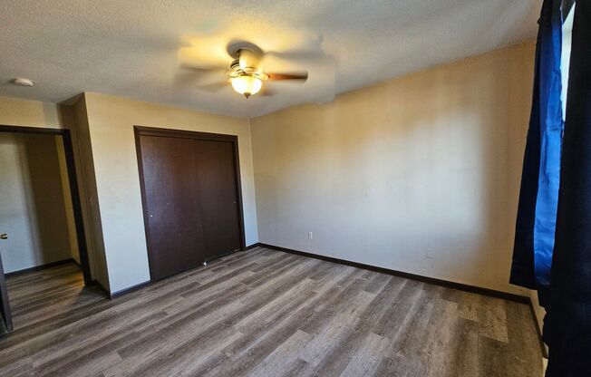 2 beds, 1 bath, $680, Unit 05