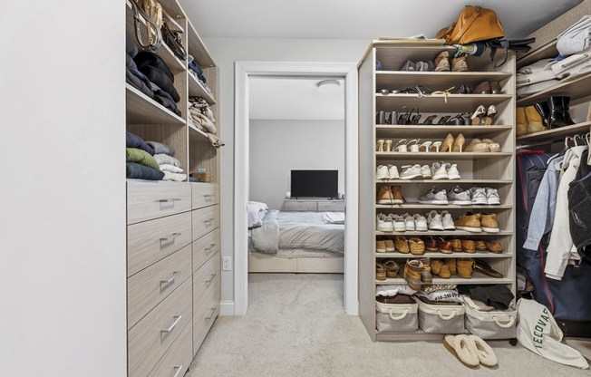 1 bed, 1.5 baths, 926 sqft, $3,975, Unit 309