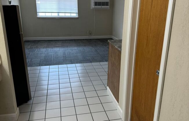 1 bed, 1 bath, $750, Unit 204