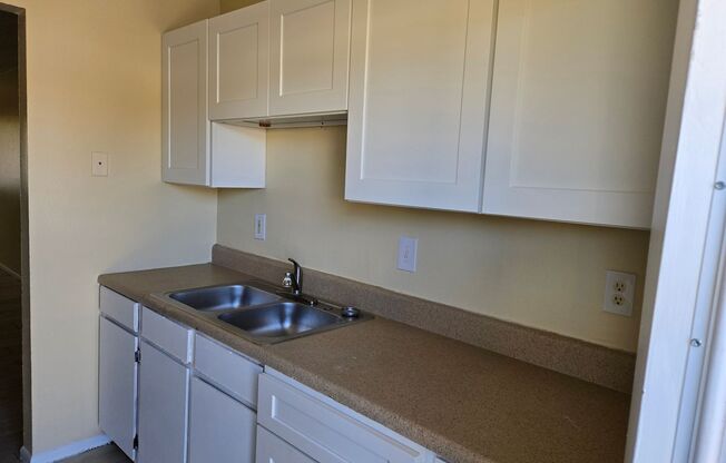 2 beds, 1 bath, 960 sqft, $1,300, Unit 502